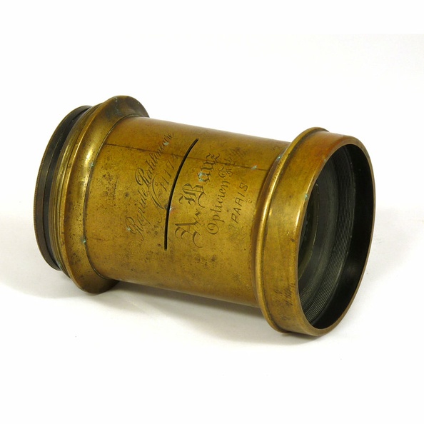 Nom : Rapide Rectilinéaire
Marque : BAUZ ; Fabricant : A. Bauz, Paris
Pays : France
Date : ~1870
Formule : ?
Ouverture, focale : 1:? f=? mm
Diaphragme : type : vannes ; ouvertures : -
Mise au point : - ; Distance mini : -
Automatisme : -
Fixation, monture : Ø=57 mm à vis
Diamètre des filtres : Ø=61 mm
Dimensions : h=89 mm, Ø=63 mm ; Poids : 350 g
Commentaires :
- Objectif en laiton
Objectif présenté
N° de série : 11174
Notice : -
Accessoires, sac : -
Commentaires :
- sans les vannes
ACC0447_01.jpg