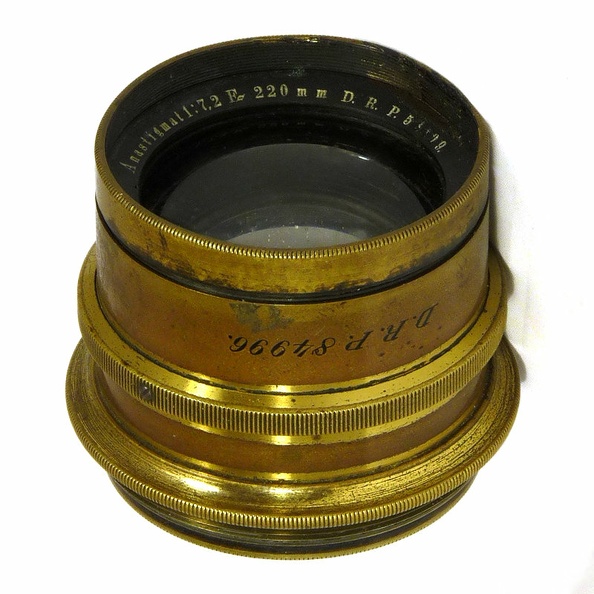 Objectif Anastigmat(Carl Zeiss) 1:7,2 f=220mm
ACC0743
-
Nom : Anastigmat
Marque : CARL Zeiss ; Fabricant : Carl Zeiss, Iena
Pays : Allemagne
Date : ~1900
Formule : anastigmat
Ouverture, focale : 1:7,2 f=220 mm
Diaphragme : type : iris ; ouvertures : 7,2 - ~72
Le diaphragme est gradué en mm (diamètre de l'ouverture) de 3 à 30 mm.
Mise au point : - ; Distance mini : -
Automatisme : -
Fixation, monture : Ø=50 mm à vis
Diamètre des filtres : -
Dimensions : h=45 mm, Ø=55 mm ; Poids : 240 g
Commentaires : -
Objectif présenté
N° de série : 6863
Notice : -
Accessoires, sac : -
Commentaires :
ACC0743_01.jpg