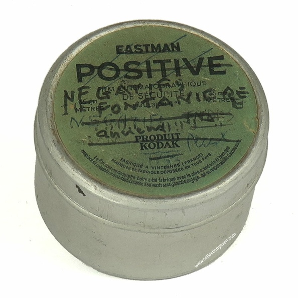 Cette boîte vide contenait une bobine de film cinématographique de sécurité de 35 m et 35 mm de largeur. Fabriqué à Vincennes (France).
Marque : KODAKFabricant : Eastman
Pays : France
Date de début : 9999Date de fin : 9999
Dimensions : h = 43 mm, Ø = 68 mmPoids : 19 g
Type : cinéma ; autreProcess : XXX
Sensibilité : XXX
Expiration : -
Nb vues : XXXFormat : 35 m x 35 mm
Code DX : -
Commentaires : Boîte en aluminium moulé.
Film positif.
Liens web : -
Accessoire présenté :
N° de série : -
Accessoires : -
Notice : -
Commentaires : -
N° inventaire : ACC1106_01
ACC1106_01.jpg