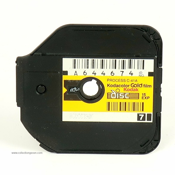 Marque : KODAKFabricant : Kodak
Pays : XXX
Date de début : 1988Date de fin : 1997
Dimensions : 76 x 72 x 7 mmPoids : 12 g
Type : disc ; négatif couleurProcess : C-41A
Sensibilité : 200 ISO
Expiration : -
Nb vues : 15Format : 10 x 8 mm
Code DX : ID : A644674
Commentaires : -
Liens web : Sur wikipedia : voir ici.
Accessoire présenté :
N° de série : BCDCC398K
Accessoires : -
Notice : -
Commentaires : -
N° inventaire : ACC1151_01
ACC1151_01.jpg
