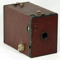 N° 2 Brownie, model F (Kodak) - 1929<br />(var. 1, bordeaux, UK)<br />(APP2593)