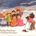 Enfant noir photographiant 6 enfants sous la neige<br />(CAP0144)