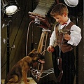 Enfant avec chambre de studio et chien(CAP0304)
