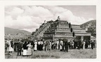 Photographe devant une pyramide Maya - Mexique(CAP0564)