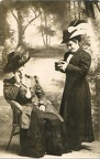 2 femmes se photographiant(CAP0635)
