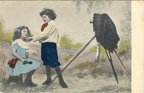 Fillette et garçon(colorisée)(CAP1146)
