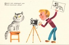 Enfant photographiant un chat(CAP1360)