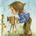 Enfant photographiant un oiseau<br />(CAP1408)