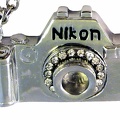 Pendentif argenté : réflex Nikon<br />(GAD1070)