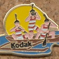 3 Kodakettes sur un catamaran, Kodak(PIN0165)