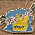 2 Kodakettes plongeant vers un coffre à trésor, Kodak(PIN0166)