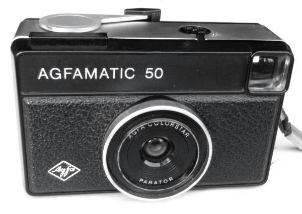 APP0286_0a
Colorstar, f11/40mm
Parator, 1/40, 1/80
-
Nom: Agfamatic 50
Marque: AGFA; fabricant: ?; publicité: -
Pays: Allemagne
Date: début: -1972; fin: ?1978
Type: (CFFG)
Dimensions: 105x68x50mm; poids: 150
Matière: plastique; Couleur: noir / argenté
Surface sensible: film 126; format: 28x28mm
Objectif: nom: Colorstar; fabricant:Agfa; ouv./focale: f11/40mm; fixation : fixe
Diaphragme: type: fixe; ouvertures: f11
Obturateur: nom: Parator; fabricant: ?; vitesses: 1/40, 1/80; pose: -
Retardateur: -; Armement: -
Compte-vues: fenêtre; Protection 2 expos: oui
Synchro flash: magi cube; flash intégré: -
Posemètre: type: -; plage: -; automatisme: -
Mise au point: type: fixe; mini: ?; télémètre: -
Décentrement vert.: -; hor.: -; bascule avant: -; arrière: -
Viseur: galilée; Porte-accessoire: magi cube; Niveau: -
Mode d'emploi: -
Commentaires:
-
Appareil présenté
N° de série: -
N° objectif: -; N° obturateur: -
Accessoires: -; sac: -
APP0286_0a.jpg