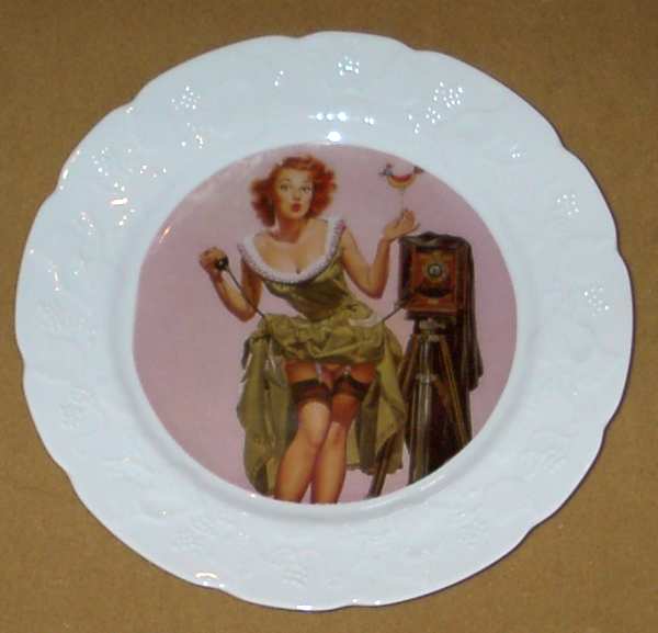 Assiette : Pin-Up, Limoges(GAD0164)