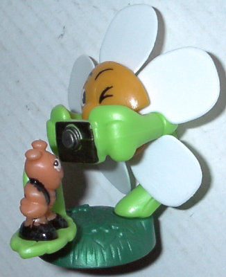 Fleur blanche
(Kinder Surprise)
GAD0467
-
Fabricant : Ferrero
Date: 2000
Pays: ?
Dimensions:
Commentaires:
Figurine montable 7 pièces.
Réf: KO1-31
Existe aussi avec le visage jaune.
GAD0467.jpg