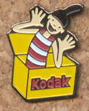 Kodakette sortant de sa boîte (Kodak)(PIN0007)