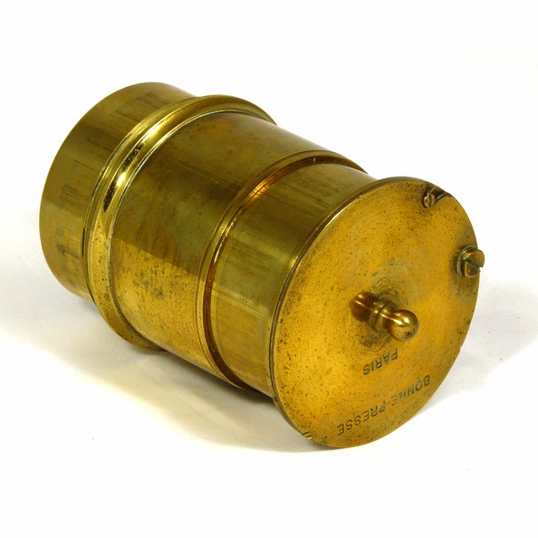 Objectif de projection Bonne Presse en laiton
ACC0055
-
Nom : Universel
Marque : Bonne Presse, Paris ; Fabricant : ?
Pays : France
Date : ~1910
Formule : ?
Ouverture, focale : ?
Diaphragme : type : pas de diaphragme ; ouvertures : ?
Mise au point : par crémaillère ; Distance mini : m
Automatisme : -
Fixation, monture : Ø=57 mm à vis
Diamètre des filtres : -
Dimensions : h=95 mm, Ø=61 mm ; Poids : 340 g
Commentaires : -
Objectif présenté
N° de série : -
Notice : -
Accessoires, sac : -
Commentaires :
ACC0055_01.jpg