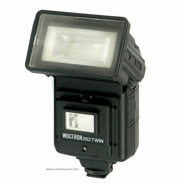 Ce flash électronique Woctron 282 Twin est de type cobra, avec une fonction zoom. Il possède un flash secondaire pour un éclairage d'appoint.
Marque : WOCTRONFabricant : ???
Pays : ???
Date de début : 9999Date de fin : 9999
Dimensions : 86 x 166 x 69 mm (orienté vers le haut)Poids : 305 g
Lampes : tube-éclair
Réflecteur : fixe paraboliqueOrientable : cobra
Nombre guide : 28 (flash principal)Table des distances : oui : 25 - 1000 ASA ; 0,9 - 20 m
Modes : manuel, automatique
Synchronisation : sabot
Alimentation : pilesTémoin de charge : oui
Fixation : sabot
Commentaires : 4 piles AA.
Liens web : -
Accessoire présenté :
N° de série : -
Accessoires : -
Notice : -
Commentaires : -
N° inventaire : ACC0315_01
ACC0315_01.jpg