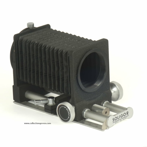 Ce soufflet pour macrophotographie s'adapte sur des objectifs à vis Ø 42 mm. Il peut se fixer sur un trépied (écrou 1/4 ). Le grandissement est réglable de 0,9 à 2,4.
Marque : SOLIGORFabricant : Soligor, Ricoh ?
Pays : Japon
Date de début : ~ 1980Date de fin : 9999
Dimensions : 85 x 89 x 146 mmPoids : 283 g
Commentaires : Identique au soufflet Ricoh :
Liens web : -
Accessoire présenté :
N° de série : -
Accessoires : -
Notice : -
Commentaires : -
N° inventaire : ACC0410
ACC0410.jpg