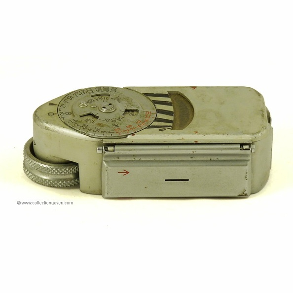 Nom : Leica-Meter M
Fabricant : Metrawatt A.G.
Pays : Allemagne
Date : 1954
Type : posemètre Se
Lumière : réfléchie
Sensibilité : 6 - 200 ASA
IL (EV) : -
Ouvertures : 1,5 - 16
Vitesses : 120 s - 1/1000 s
Ciné : -
Dimensions : 80 x 36 x 27 mm
Matière : métal
Accessoires : -
Notice : -
N° de série : 030145
Commentaires : -
ACC0859_01.jpg