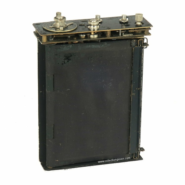 Cet obturateur était destiné aux appareils à plaque de format 8 x 11 cm.
Marque : KLOPCICFabricant : Jean Klopcic
Pays : France
Date de début : ~ 1920Date de fin : 9999
Dimensions : 126 x 175 x 44 mmPoids : 389 g
Obturateur :
Type : double rideaux
Vitesses : 1/40 à 1/2000 sPose : autre
Armement : autreRetardateur : XXX
Synchro flash : non
Fixation, monture : à intégrerdimensions : -
Commentaires : -
Liens web : -
Accessoire présenté :
N° de série : -
Accessoires : -
Notice : -
Commentaires : -
N° inventaire : ACC1032_01
ACC1032_01.jpg