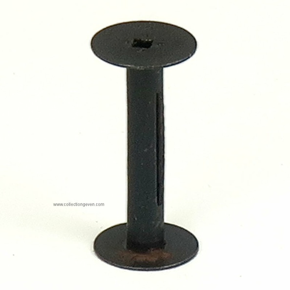 Ce film de 30 mm en bobine spéciale était destinée aux appareils Eljy fabriqués par Lumière.
Marque : LUMIEREFabricant : Lumière
Pays : France
Date de début : ~ 1937Date de fin : 9999
Dimensions : h = 31 mm, Ø = 15 mmPoids : 3 g
Type : autre ; XXXProcess : XXX
Sensibilité : XXX
Expiration : -
Nb vues : 8Format : 24 x 36 mm
Code DX : -
Commentaires : Marquage bobine : « Lumière - Made in France ».
Dimensions des films : Voir ici.
Liens web : -
Accessoire présenté :
N° de série : -
Accessoires : -
Notice : -
Commentaires : -Bobine seule, sans film.
N° inventaire : ACC1144_01
ACC1144_01.jpg