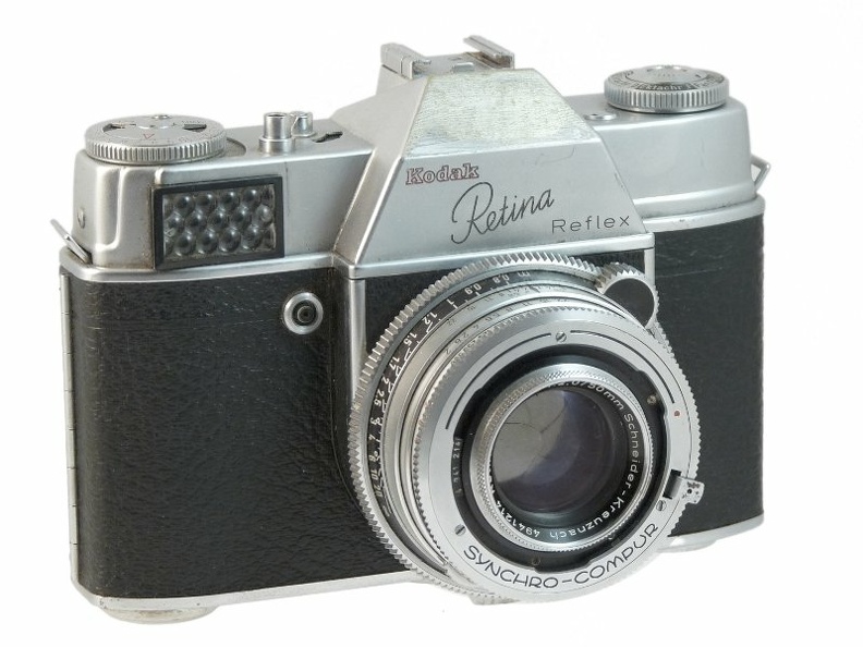 Sur ce premier Retina, seule partie avant de l'objectif peut-être changée. Les objectifs (monture C) ne sont pas compatibles avec les Retina Reflex suivant qui sont entièrement interchangeables (monture S).
Nom : Retina Reflex
Marque : KODAKFabricant : Kodak AG
Publicité : -
Pays : Allemagne
Date de début : - 1956Date de fin : - 1958
Type : réflex mono-objectif 24 x 36 (MIFH)
Dimensions, fermé : 135 x 98 x 75 mmOuvert : -
Poids : 861 g
Matière : métal gainéCouleur : noir, gris
Surf. sensible : cartouche 135Format : 24 x 36 mm
Objectif :
- Nom : Retina-Xenon CType : 6 éléments en XXX groupes
- Marque : Schneider-Kreuznach
- Ouverture : 2Focale : 50 mm
- Fixation : fixeMonture : avant interchangeable
Diaphragme :
- Type : iris
- Ouverture : 2 à 22
Obturateur :
- Nom : Synchro-CompurType : central
- Marque : Deckel
- Vitesses : 1 s à 1/500 sPose : B
- Retardateur : ~ 10s
- Armement : couplé à l'avance du film
Film, plaque :
- Compte-vues 1 : compteur 36 vues
- Protection 2 expos : oui
- Avancement : levier
Flash :
- Synchro : X, M
- Flash interne : non
Posemètre :
- Type : sélénium
- Plage : 5 à 1300 ASA (9 à 33 DIN)
- Automatisme : manuel
Mise au point :
- Type : hélicoïdaleMinimum : 80 cm
- Télémètre : réflex TTL (SLR)
Viseurs :
- Viseur 1 : réflex TTL (SLR)
Autres :
Niveau à bulle : non
Porte-acc. 1 : sabot non synchroniséPorte-acc. 2 : -
Écrou de pied : 1/4 "
Déc. vertical : -Horizontal : -
Bascule avant : -Arrière : -
Commentaires : Viseur : dépoli, stigmomètre.
Liens web :Sur le site collection-appareils.fr : voir ici
-
Appareil présenté :
N° de série : 55449
N° objectif : 4941214N° obturateur : 2787746
Accessoires : • Cache pour la cellule.
Notice : -
Commentaires : -
N° inventaire : APP2415_01
APP2415_01.jpg