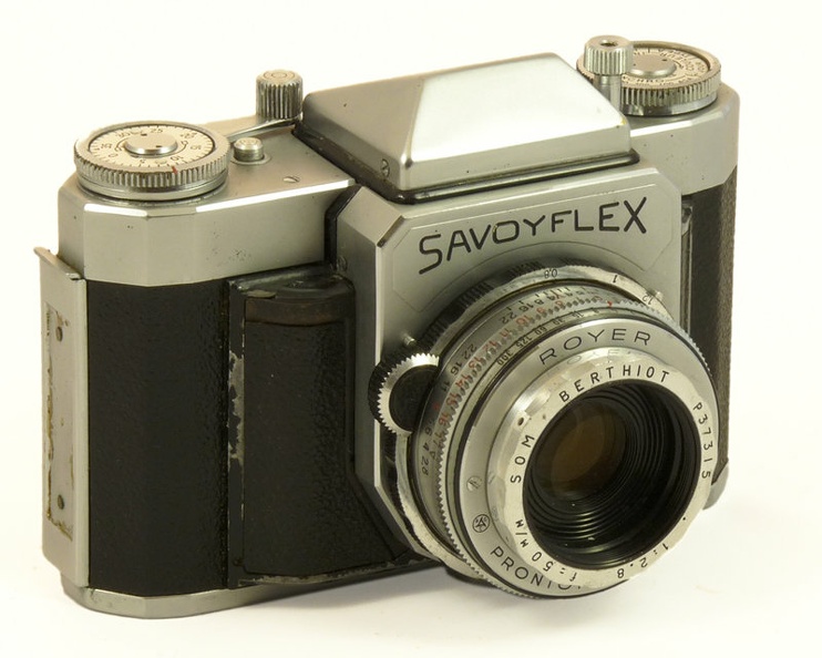 Commentaires :
- Des compléments optiques peuvent se fixer à l'avant de l'objectif (filetage Ø 32 mm) : grand-angle Hyperflex, téléobjectif Ampliflex et Macroflex
Appareil présenté
N° de série : -
N° objectif : P37315 ; N° obturateur : -
Notice : -
Accessoires, sac :
- sac tout-prêt Savoyflex
Commentaires :
APP2642_01.jpg