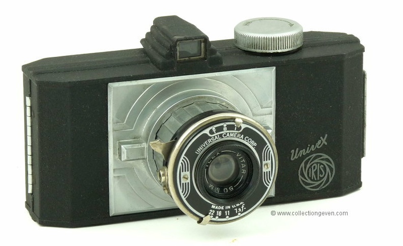 Commentaires :
- Il a existé 4 modèles d'Iris: Standard (C-79), Deluxe (CD-79) (avec ou sans mise au point), Standard Flash (C-279), Deluxe Flash (CD-279).
- Cet appareil bon marché a été développé par Universal pour son film #00, 6 poses.
- Le film UniveX #00 est un film en bobine avec un support papier, pour 6 vues 1,5 x 1,125 , fabriqué par Gevaert. Il était disponible en 2 versions : Ultrachrome et Ultrapan.
Appareil présenté
N° de série : -
N° objectif : -; N° obturateur : -
Notice : -
Accessoires, sac : -
Commentaires :
APP2676_01.jpg
