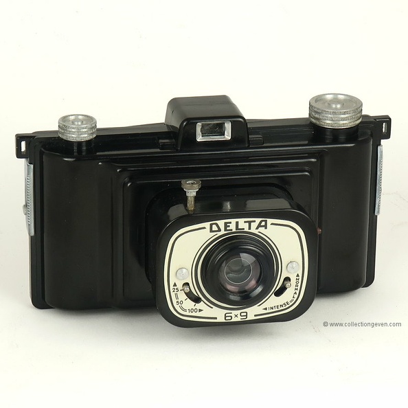 Nom : Delta (FEY, 4)
Marque : FEXFabricant : Fex
Publicité : -
Pays : France
Date de début : ~ 1960Date de fin : 0
Type : compact 6 x 9 (CRFO)
Dimensions, fermé : 163 x 88 x 75 mmOuvert : 163 x 88 x 98 mm
Poids : 314 g (avec une bobine 620)
Matière : bakéliteCouleur : noir
Surf. sensible : film 620Format : 6 x 9 cm
Objectif :
- Nom : -Type : simple (ménisque ou achromatique)
- Marque : -
- Ouverture : ~ 11Focale : ~ 70 mm
- Fixation : rentrant coulissantMonture : non interchangeable
Diaphragme :
- Type : rotatif
- Ouverture : 2 ouvertures (normal, intense)
Obturateur :
- Nom : -Type : rotatif
- Marque : -
- Vitesses : 1/25 s, 1/50 s, 1/100 sPose : non
- Retardateur : non
- Armement : auto-armant
Film, plaque :
- Compte-vues 1 : fenêtre inactinique avec cache
- Protection 2 expos : non
- Avancement : molette
Flash :
- Synchro : X, M
- Flash interne : non
Posemètre :
- Type : sans
- Plage : -
- Automatisme : manuel
Mise au point :
- Type : fixeMinimum : 1,5 m
- Télémètre : non
Viseurs :
- Viseur 1 : galilée fixe
Autres :
Niveau à bulle : XXX
Porte-acc. 1 : -Porte-acc. 2 : -
Écrou de pied : 3/8 "
Déc. vertical : -Horizontal : -
Bascule avant : -Arrière : -
Commentaires : Variant du Delta avec 3 vitesses et 2 ouvertures.
Liens web :Sur le site collection-appareils.fr : voir ici
-
Appareil présenté :
N° de série : -
N° objectif : -N° obturateur : -
Accessoires : -
Notice : -
Commentaires : -
N° inventaire : APP2830_01
APP2830_01.jpg