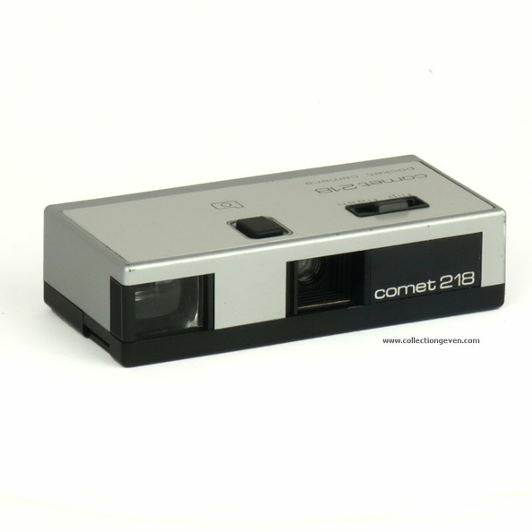 Nom : Comet 218
Marque : BENCINIFabricant : XXX
Publicité : -
Pays : Italie
Date de début : 0Date de fin : 0
Type : miniature 110 (CFFC)
Dimensions, fermé : XXXOuvert : XXX
Poids : XXX
Matière : XXXCouleur : XXX
Surf. sensible : film 110Format : 13 x 17 mm
Objectif :
- Nom : XXXType : XXX
- Marque : XXX
- Ouverture : XXXFocale : XXX
- Fixation : XXXMonture : XXX
Diaphragme :
- Type : XXX
- Ouverture : XXX
Obturateur :
- Nom : XXXType : XXX
- Marque : XXX
- Vitesses : XXXPose : XXX
- Retardateur : XXX
- Armement : XXX
Film, plaque :
- Compte-vues 1 : XXXCompte-vues 2 : XXX
- Protection 2 expos : XXX
- Avancement : XXX
Flash :
- Synchro : XXX
- Flash interne : XXX
Posemètre :
- Type : XXX
- Plage : XXX
- Automatisme : XXX
Mise au point :
- Type : XXXMinimum : XXX
- Télémètre : XXX
Viseurs :
- Viseur 1 : XXX
- Viseur 2 : XXX
- Viseur 3 : XXX
Autres :
Niveau à bulle : XXX
Porte-acc. 1 : XXXPorte-acc. 2 : -
Écrou de pied : XXX
Déc. vertical : XXXHorizontal : XXX
Bascule avant : XXXArrière : XXX
Commentaires : -
Liens web :-
Appareil présenté :
N° de série : XXX
N° objectif : XXXN° obturateur : XXX
Accessoires : -
Notice : XXX
Commentaires : -
N° inventaire : APP2992_01
APP2992_01.jpg