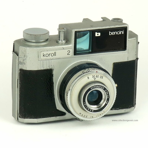 Vers 1972, le KOROLL II (nom entièrement en majuscules, II en chiffres romains) a changé de nom et s'est appelé koroll 2 (nom entièrement en minuscules et 2 romain).
Nom : koroll 2
Marque : BENCINIFabricant : Bencini
Publicité : -
Pays : Italy
Date de début : 1962Date de fin : ~ 1975
Type : compact 3 x 4,5 (CFFK)
Dimensions, fermé : 125 x 92 x 67 mmOuvert : -
Poids : 442 g
Matière : fonte d'alu gainéeCouleur : noir, gris
Surf. sensible : film 120Format : 3 x 4,5 cm
Objectif :
- Nom : AcromaticoType : achromatique
- Marque : Bencini
- Ouverture : 8Focale : 55 mm
- Fixation : fixeMonture : non interchangeable
Diaphragme :
- Type : iris
- Ouverture : 8 à 22
Obturateur :
- Nom : -Type : central
- Marque : XXX
- Vitesses : 1/30 - 1/60 - 1/125 sPose : B
- Retardateur : non
- Armement : auto-armant
Film, plaque :
- Compte-vues 1 : fenêtre inactinique sans cacheCompte-vues 2 : fenêtre inactinique sans cache
- Protection 2 expos : non
- Avancement : molette
Flash :
- Synchro : X, M
- Flash interne : non
Posemètre :
- Type : sans
- Plage : -
- Automatisme : manuel
Mise au point :
- Type : frontaleMinimum : 1,2 m
- Télémètre : non
Viseurs :
- Viseur 1 : galilée fixe
Autres :
Niveau à bulle : XXX
Porte-acc. 1 : sabot non synchroniséPorte-acc. 2 : -
Écrou de pied : 1/4 "
Déc. vertical : -Horizontal : -
Bascule avant : -Arrière : -
Commentaires : Version 5 selon http://bencinistory.altervista.org/20sch_koroll2.html (~ 1972).
Liens web :Sur bencinistory : voir ici.
Appareil présenté :
N° de série : -
N° objectif : -N° obturateur : -
Accessoires : -
Notice : -
Commentaires : -
N° inventaire : APP3038_01
APP3038_01.jpg