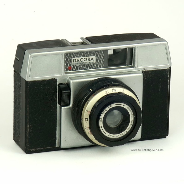 Cet appareil a également vendu par Ilford sous le nom de Sporti 6.
Nom : Dacora 66
Marque : DACORAFabricant : Dacora Kamerawerk
Publicité : -
Pays : Allemagne
Date de début : 1962Date de fin : 9999
Type : compact 6 x 6 (CFFM)
Dimensions, fermé : 128 x 86 x 75 mmOuvert : -
Poids : 253 g
Matière : plastiqueCouleur : noir, argenté
Surf. sensible : film 120Format : 6 x 6 cm (56 x 56 mm réels)
Objectif :
- Nom : AchromatType : achromatique
- Marque : Dacora
- Ouverture : 8Focale : ~ 65 mm
- Fixation : fixeMonture : non interchangeable
Diaphragme :
- Type : rotatif
- Ouverture : 8 - 11 - 16
Obturateur :
- Nom : -Type : rotatif
- Marque : XXX
- Vitesses : 1/50 s - 1/100 sPose : non
- Retardateur : non
- Armement : couplé à l'avance du film
Film, plaque :
- Compte-vues 1 : fenêtre inactinique sans cache
- Protection 2 expos : oui
- Avancement : levier
Flash :
- Synchro : X, M
- Flash interne : non
Posemètre :
- Type : sans
- Plage : -
- Automatisme : manuel
Mise au point :
- Type : frontaleMinimum : 1,5 m (5 ft)
- Télémètre : non
Viseurs :
- Viseur 1 : galilée fixe
Autres :
Niveau à bulle : XXX
Porte-acc. 1 : sabot non synchroniséPorte-acc. 2 : -
Écrou de pied : 1/4 "
Déc. vertical : -Horizontal : -
Bascule avant : -Arrière : -
Commentaires : -
Liens web :Sur le site collection-appareils.fr : voir ici
-
Appareil présenté :
N° de série : -
N° objectif : -N° obturateur : -
Accessoires : -
Notice : -
Commentaires : -
N° inventaire : APP3049_01
APP3049_01.jpg