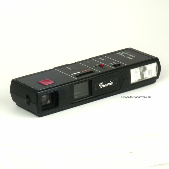 Nom : XLR / Telephoto
Marque : GRACIAFabricant : XXX
Publicité : XXX
Pays : XXX
Date de début : 0Date de fin : 0
Type : miniature 110 (CFFC)
Dimensions, fermé : XXXOuvert : XXX
Poids : XXX
Matière : XXXCouleur : XXX
Surf. sensible : film 110Format : 13 x 17 mm
Objectif :
- Nom : XXXType : XXX
- Marque : XXX
- Ouverture : XXXFocale : XXX
- Fixation : XXXMonture : XXX
Diaphragme :
- Type : XXX
- Ouverture : XXX
Obturateur :
- Nom : XXXType : XXX
- Marque : XXX
- Vitesses : XXXPose : XXX
- Retardateur : XXX
- Armement : XXX
Film, plaque :
- Compte-vues 1 : XXXCompte-vues 2 : XXX
- Protection 2 expos : XXX
- Avancement : XXX
Flash :
- Synchro : XXX
- Flash interne : XXX
Posemètre :
- Type : XXX
- Plage : XXX
- Automatisme : XXX
Mise au point :
- Type : XXXMinimum : XXX
- Télémètre : XXX
Viseurs :
- Viseur 1 : XXX
- Viseur 2 : XXX
- Viseur 3 : XXX
Autres :
Niveau à bulle : XXX
Porte-acc. 1 : XXXPorte-acc. 2 : -
Écrou de pied : XXX
Déc. vertical : XXXHorizontal : XXX
Bascule avant : XXXArrière : XXX
Commentaires : -
Liens web :-
Appareil présenté :
N° de série : XXX
N° objectif : XXXN° obturateur : XXX
Accessoires : -
Notice : XXX
Commentaires : -
N° inventaire : APP3095_01
APP3095_01.jpg
