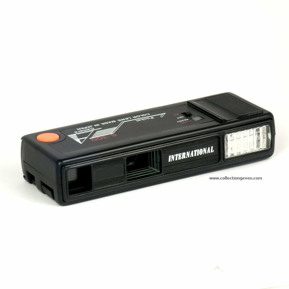 Appareils semblables ou identiques : voir ici.
Nom : S-300
Marque : XXXFabricant : XXX
Publicité : XXX
Pays : XXX
Date de début : 0Date de fin : 0
Type : miniature 110 (CFFC)
Dimensions, fermé : XXXOuvert : XXX
Poids : XXX
Matière : XXXCouleur : XXX
Surf. sensible : film 110Format : 13 x 17 mm
Objectif :
- Nom : XXXType : XXX
- Marque : XXX
- Ouverture : XXXFocale : XXX
- Fixation : XXXMonture : XXX
Diaphragme :
- Type : XXX
- Ouverture : XXX
Obturateur :
- Nom : XXXType : XXX
- Marque : XXX
- Vitesses : XXXPose : XXX
- Retardateur : XXX
- Armement : XXX
Film, plaque :
- Compte-vues 1 : XXXCompte-vues 2 : XXX
- Protection 2 expos : XXX
- Avancement : XXX
Flash :
- Synchro : XXX
- Flash interne : XXX
Posemètre :
- Type : XXX
- Plage : XXX
- Automatisme : XXX
Mise au point :
- Type : XXXMinimum : XXX
- Télémètre : XXX
Viseurs :
- Viseur 1 : XXX
- Viseur 2 : XXX
- Viseur 3 : XXX
Autres :
Niveau à bulle : XXX
Porte-acc. 1 : XXXPorte-acc. 2 : -
Écrou de pied : XXX
Déc. vertical : XXXHorizontal : XXX
Bascule avant : XXXArrière : XXX
Commentaires : -
Liens web :-
Appareil présenté :
N° de série : XXX
N° objectif : XXXN° obturateur : XXX
Accessoires : -
Notice : XXX
Commentaires : -
N° inventaire : APP3099_01
APP3099_01.jpg