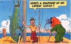 Photographe photographiant un pêcheur avec un gros poisson(CAP0006)
