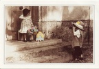 2 enfants se photographiant; tons sépia + couleur(CAP0036)