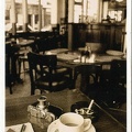 Leica sur table de café, N&B<br />(CAP0037)