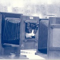 Chat dans une chambre photo (N&B)(CAP0073)