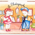 « Le Photographe » : garçon photographiant une fillette(CAP0088)