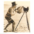 Photographe des années 1930 sur la plage : Rivages de France<br />(CAP0166)