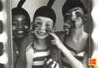 3 kodakettes en noir et blanc (Young et Rubicam)(CAP0254)