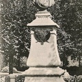 Cormeilles : Monument de Daguerre<br />(CAP0292)