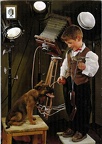 Enfant avec chambre de studio et chien(CAP0304)