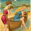 2 jeunes femmes sur la plage, près d'une barque<br />(CAP0598)