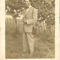 Jeune homme avec un folding Kodak<br />(CAP0645)