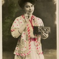 Femme avec appareil stéréo Mackenstein(CAP0930)
