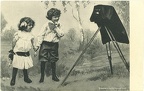 Fillette et garçon(monochrome)(CAP1668)