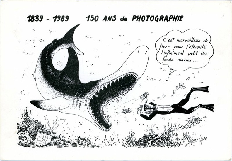 Texte recto : « 1839 - 1989 150 ans de photograhie »
« C'est merveilleux de fixer pour l'éternité l'infiniment petit des fonds marins... »
Texte verso : -
Vue recto : Dessin original de Solignac Hervé.
Date : ~ 1989
Pays : France
Éditeur : XXX
Type : CPMFête : -
Dos : divisé
Écrite : nonTimbre : -
Date : -Lieu : -
Forme : Coins carrésFormat : 150 x 105 mm
Matériel présenté : Appareil étanche avec flash
Référence : -
Commentaires : -
Liens web : -
N° inventaire : CAP1786_01
CAP1786_01.jpg