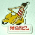 Kodakette sur scooter jaune(GAD0156)