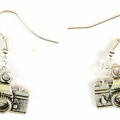 Boucles d'oreilles : appareils réflex<br />(GAD1063)